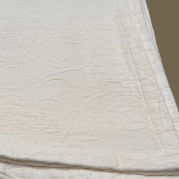 DOCOFIL Bedding Docofil Cotton White Floral Matelasse Queen Quilt